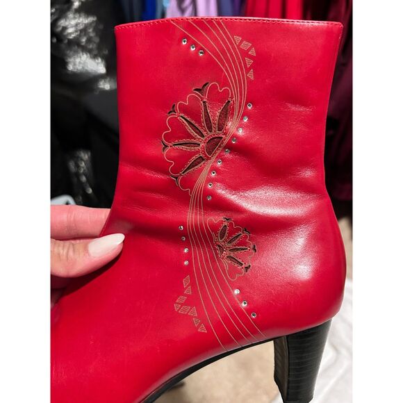 Vintage 90's Y2K Red Leather Pointed Toe Kitten Heel Ankle Boots by BELLE - Picture 4 of 11